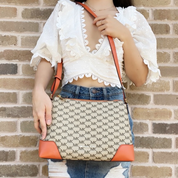 Gaby’sBags💕Michael Kors Crossbody NWT - Picture 5 of 9